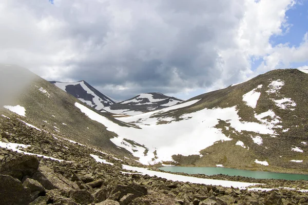 Het Prachtige Landschap Van Kelitsadi Meer Georgië Onder Een Bewolkte — Stockfoto