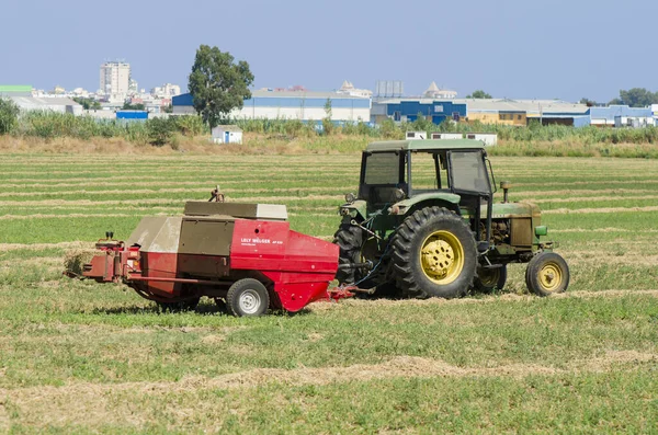 Fuengirola Spanje Jul 2018 Hooibalentrekker Een Landbouwmachine Het Landbouwbedrijf Van — Stockfoto