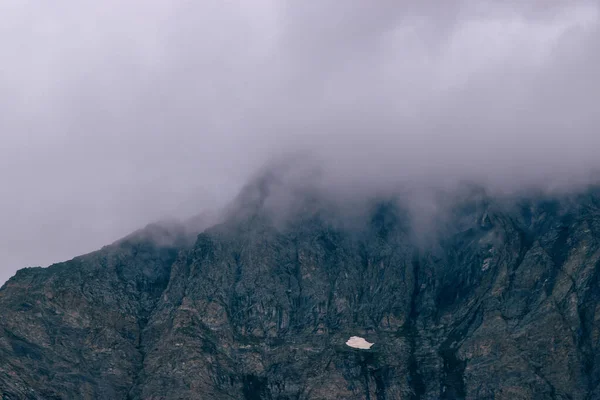 Las Rocas Cubiertas Por Densa Niebla Parque Nacional Gran Paradiso — Foto de Stock