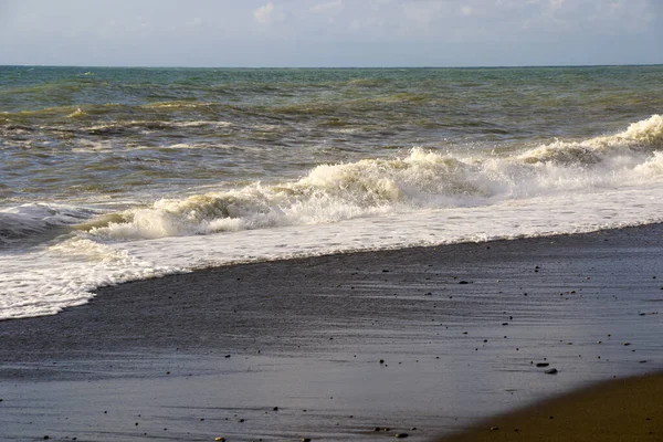 Velké Mořské Vlny Šplouchání Během Bouřlivého Počasí Batumi Georgia — Stock fotografie