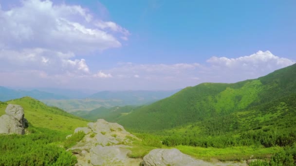 Schöne Landschaft Mit Bergen Und Wolken — Stockvideo