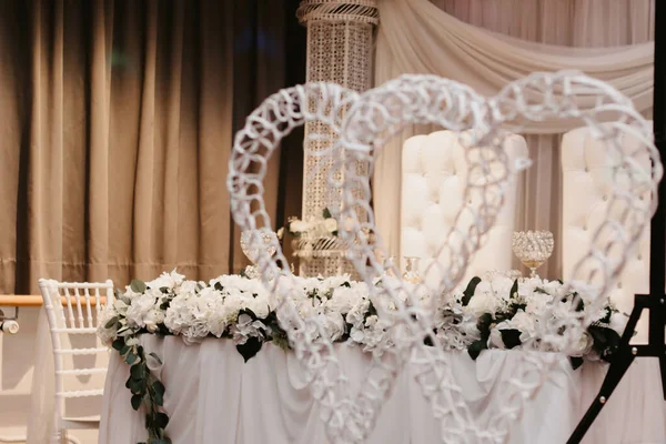 Ett Elegant Bord Med Vita Blommor Bröllopsmottagning — Stockfoto