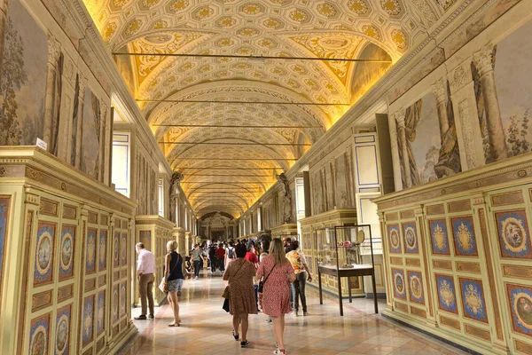 Vatic Vatican City Sep 2019 Grupp Turister Besöker Vatikanmuseerna Vatikanstaten — Stockfoto