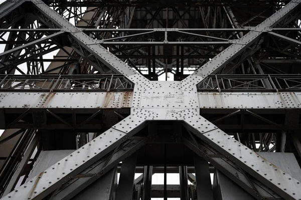 Colpo Angolo Basso Dettaglio Ponte Acciaio Arrugginito — Foto Stock