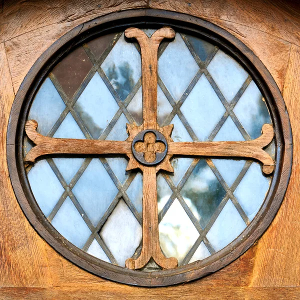 Una Ventana Decorada Con Cruz Sobre Entrada Monasterio Alemania —  Fotos de Stock