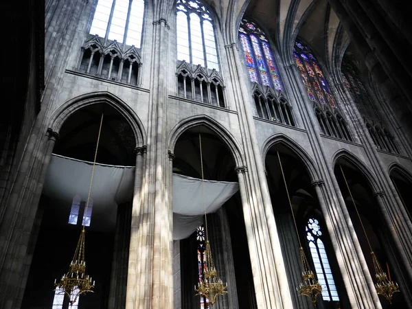 Ładny Obraz Sklepienia Gotyckiej Katedry Nazwie Notre Dame Assomption Clermont — Zdjęcie stockowe