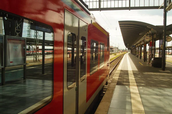 Frankfurt Niemcy Sie 2021 Bahn Dworcu Głównym Frankfurcie Peronie Gotowy — Zdjęcie stockowe
