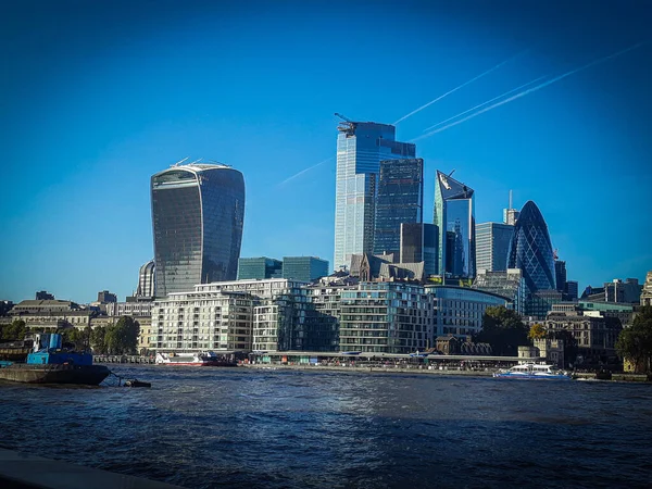 Brillante Día Verano Río Támesis Londres Con Hermosos Rascacielos Cristal —  Fotos de Stock