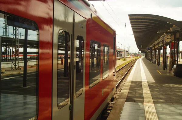 Frankfurt Németország 2021 Augusztus Bahn Frankfurti Központi Pályaudvaron Indulásra Készen — Stock Fotó