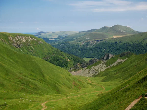 Fransa Nın Merkezindeki Auvergne Volkanlarının Bölgesel Doğal Parkının Güzel Bir — Stok fotoğraf
