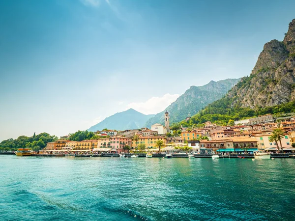 Vista Lago Barco Para Limone Sul Garda Durante Verão — Fotografia de Stock