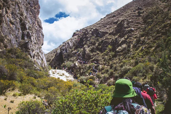 Close Grupo Turistas Andando Natureza Ayacucho Peru — Fotografia de Stock