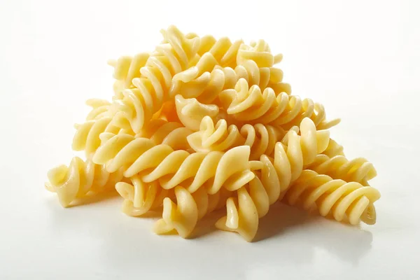 Närbild Hög Med Läckra Fusilli Pasta För Traditionell Italiensk Måltid — Stockfoto