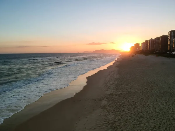 Vista Aérea Praia Barra Tijuca Durante Pôr Sol Luz Dourada — Fotografia de Stock