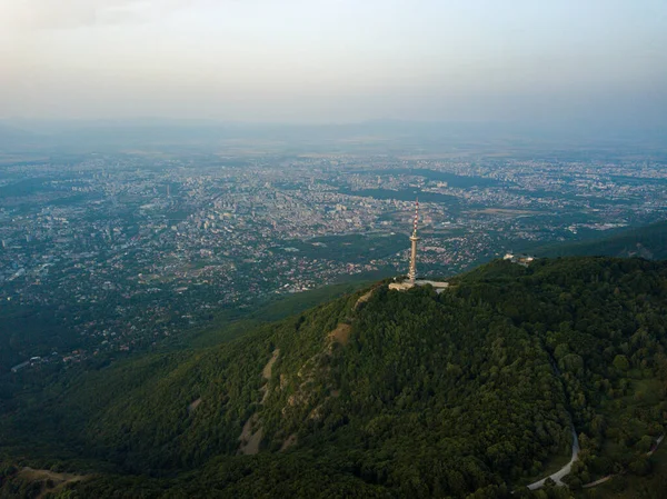 Beautiful Landscape Television Tower Top Forested Mountain Cityscape Background — Stock Photo, Image