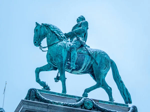 Estatua Gustavo Adolfo Situada Frente Ópera Real Sueca Estocolmo Suecia —  Fotos de Stock
