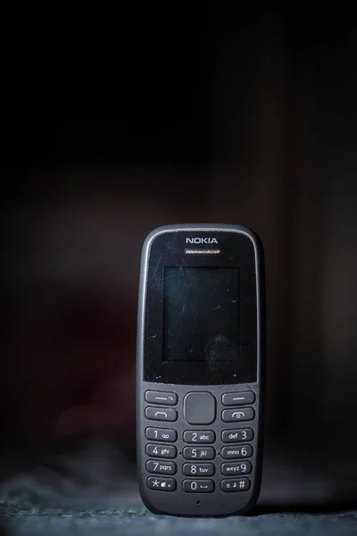 Hyder Índia Ago 2021 Tiro Vertical Telefone Nokia Antigo Com — Fotografia de Stock