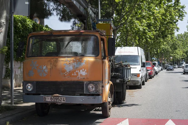 Barcelona España 2021 Antiguo Camión Naranja Abandonado Calle — Foto de Stock