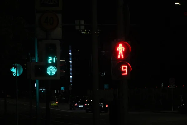 Крупним Планом Знімок Світлофорів Вулиці Вночі — стокове фото