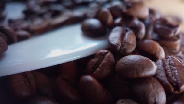 Koffiebonen Een Houten Achtergrond — Stockvideo
