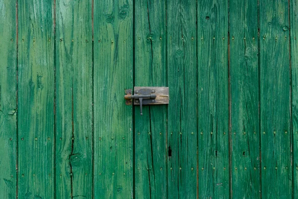 Una Vecchia Porta Legno Con Maniglia Metallo Invecchiato — Foto Stock