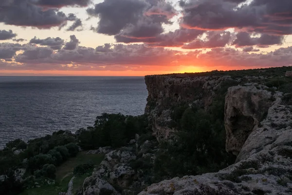 Céu Avermelhado Nuvens Durante Belo Pôr Sol Pacífico Visto Das — Fotografia de Stock