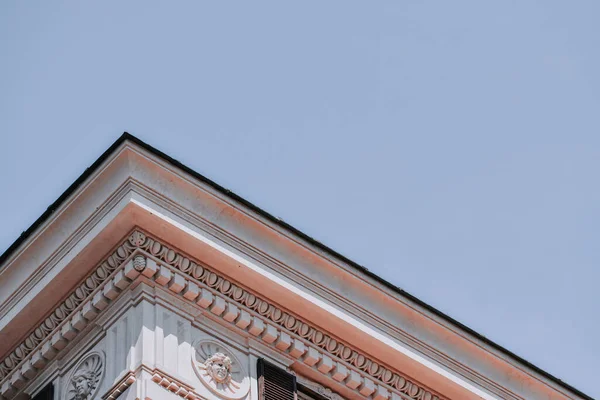 Tiro Ângulo Baixo Detalhe Canto Edifício Roma — Fotografia de Stock