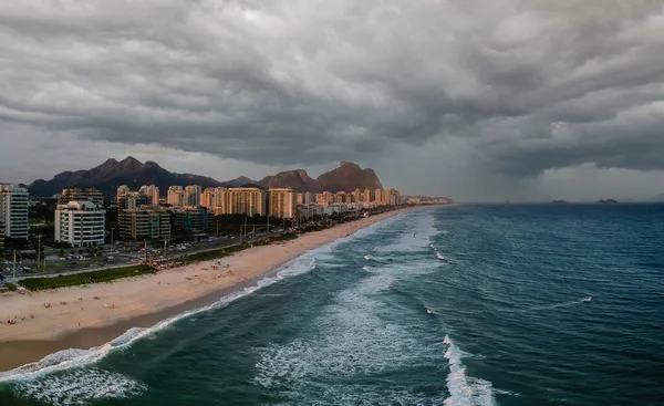 Bulutlu Günbatımında Barra Tijuca Sahilinin Hava Manzarası Dramatik Bulutlar Rio — Stok fotoğraf
