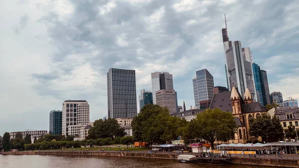 德国法兰克福一幢摩天大楼的美丽照片 — 图库照片