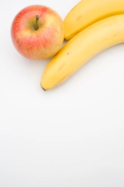 Frutas Frescas Sãs Uma Superfície Branca Maçã Banana — Fotografia de Stock