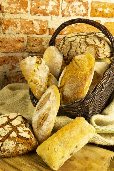 Colpo Verticale Pane Fresco Cestino — Foto Stock