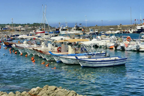 Catania Italy Aug 2021 Closeup Moored Motorboats Aci Trezza Sicily — Stock Photo, Image