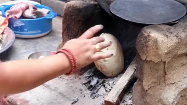 Material Primer Plano Manos Femeninas Haciendo Pasteles Cocina Tradicional Aire — Vídeos de Stock