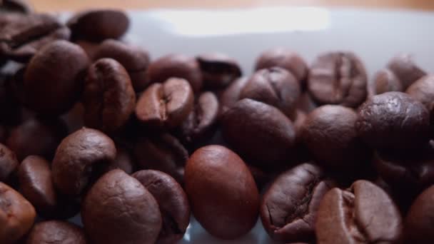 コーヒー豆をボウルに入れ — ストック動画