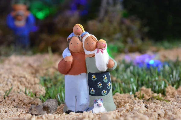 Een Close Shot Van Kerstmis Kleine Decoratieve Figuren Een Grond — Stockfoto