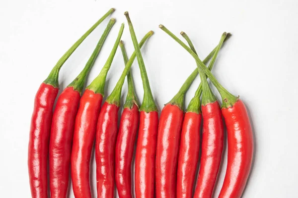 Primer Plano Chiles Rojos Sobre Fondo Blanco — Foto de Stock