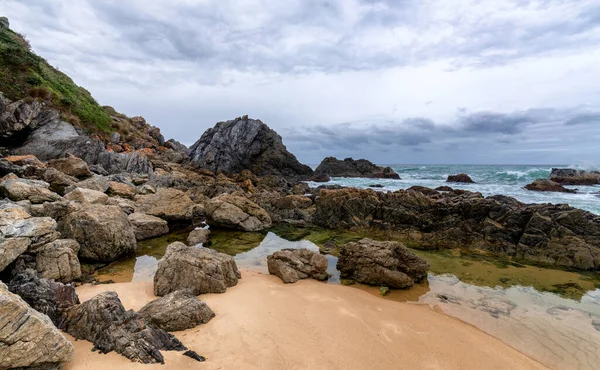 Uno Scatto Formazioni Rocciose Cammelli Spiaggia Nell Oceano Pacifico Sulla — Foto Stock
