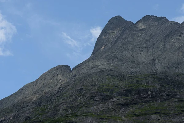 Norsko Července 2021 Hora Andalsnes Norsko Pod Modrou Oblohou — Stock fotografie