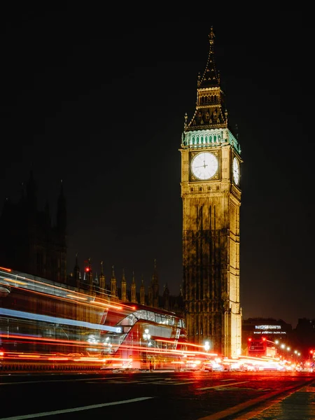 Długa Ekspozycja Nocnych Świateł Londyńskiej Ulicy Big Ben — Zdjęcie stockowe