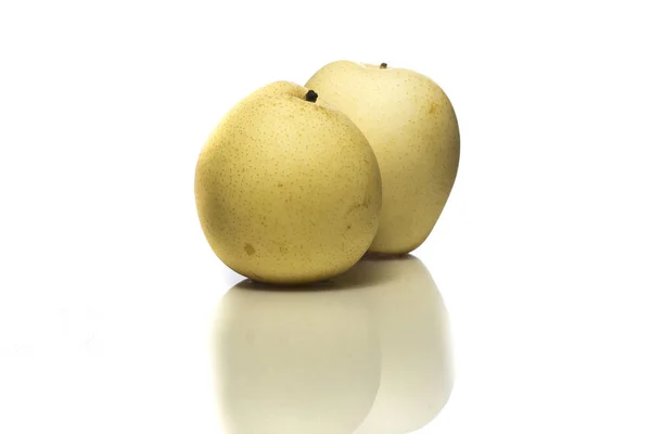 Egy Ízletes Egészséges Körte Gyümölcs Elszigetelt Fehér Háttér Elmélkedéssel — Stock Fotó