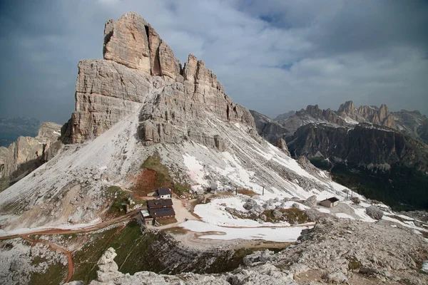 Montagne Innevate Con Cielo Sullo Sfondo — Foto Stock