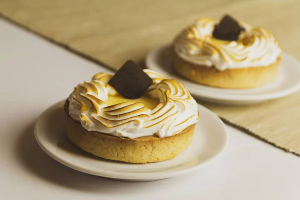 Gros Plan Mini Tartes Pudding Crème Sur Une Petite Assiette — Photo