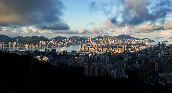 Hermoso Paisaje Urbano Panorámico Aéreo Hong Kong Bajo Cielo Azul —  Fotos de Stock