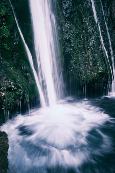 Vertical Shot Waterfall Long Exposure Forest Daytime — Stock Photo, Image
