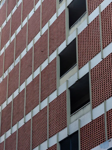 Una Vista Ángulo Bajo Las Ventanas Las Paredes Del Rascacielos — Foto de Stock