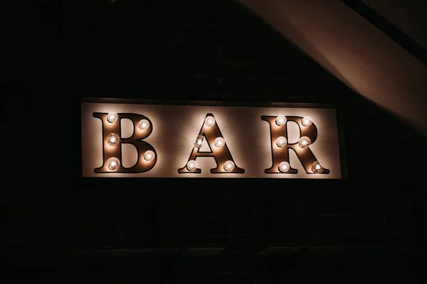 Zbliżenie Znaku Bar Żarówkami — Zdjęcie stockowe