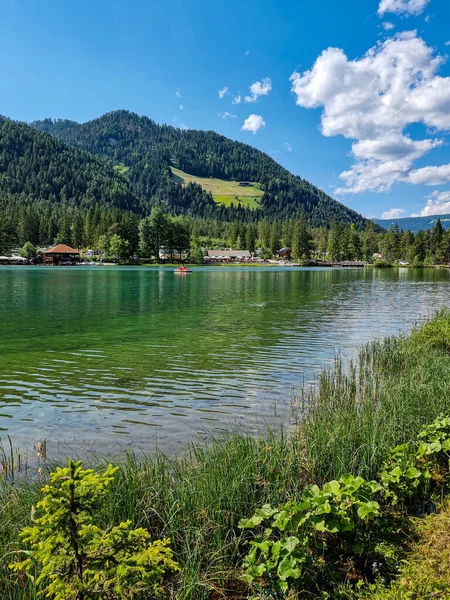 Jezero Horami Pozadí — Stock fotografie