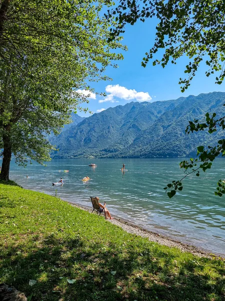 Anfo Italy Jul 2021 Sunbathing Shores Lake Idro Italy — Stock Photo, Image