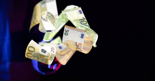 Egy Személy Által Bemutatott Egyes Eurobankjegyek — Stock Fotó