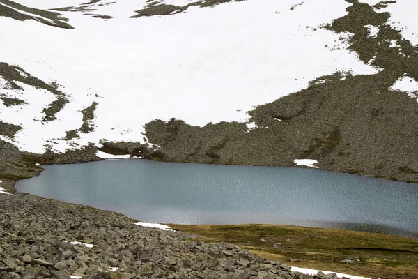 Una Hermosa Vista Paisaje Cubierto Nieve Con Lago — Foto de Stock